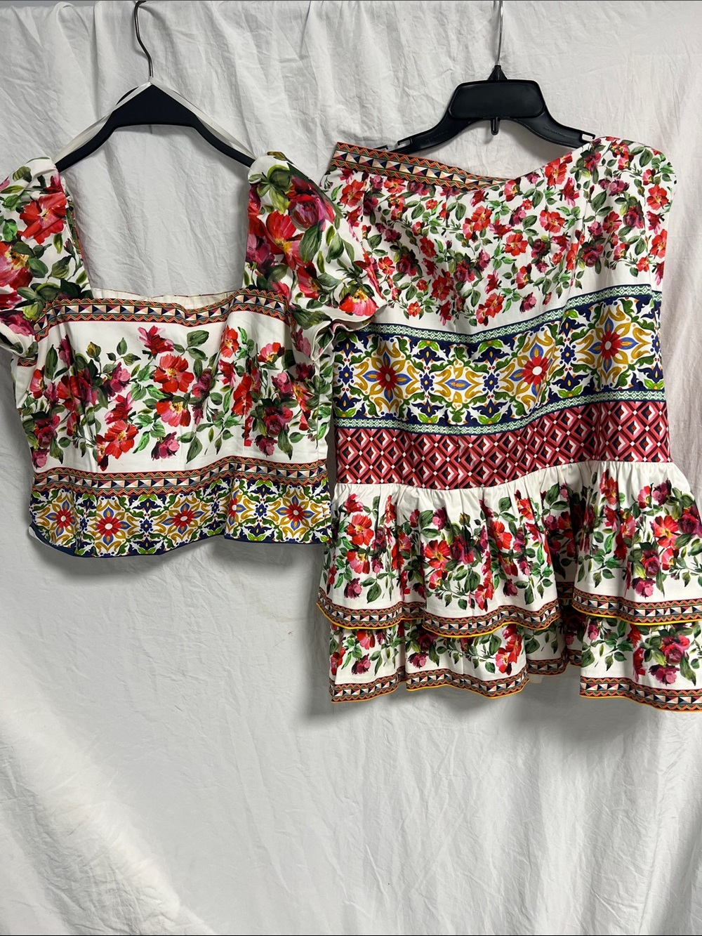 ANTONIO MELANI White Floral Puff-Sleeve Crop Top with Multicolor Border